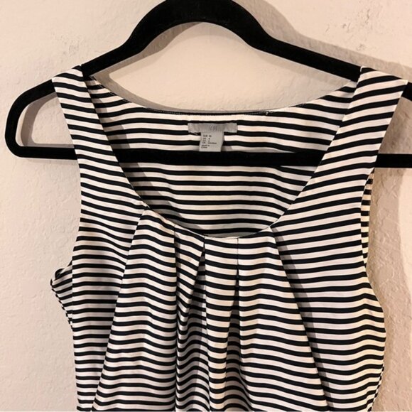 H&M Black & White Striped Sleeveless Pleated Blouse – Size 6 – 100% Polyester - Picture 4 of 8